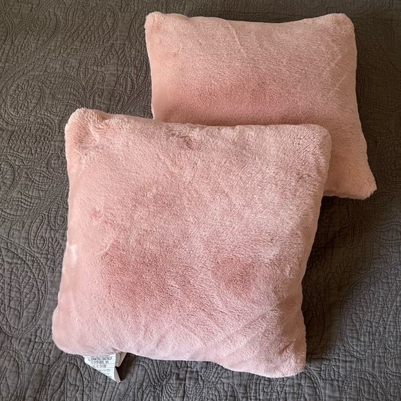 Faux fur throw pillows - Picture 1 of 2